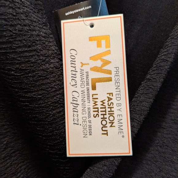 Black dress - Picture 1 of 6